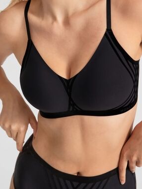 Honeylove Silhouette Black Wireless Smooth Support Bra - L
